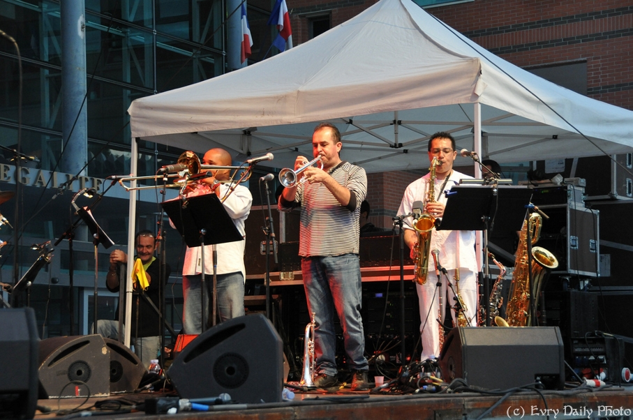 Evry Daily Photo - Fete de la Musique Evry 2010 - Yuri Buenaventura - large - 4735449560.jpg